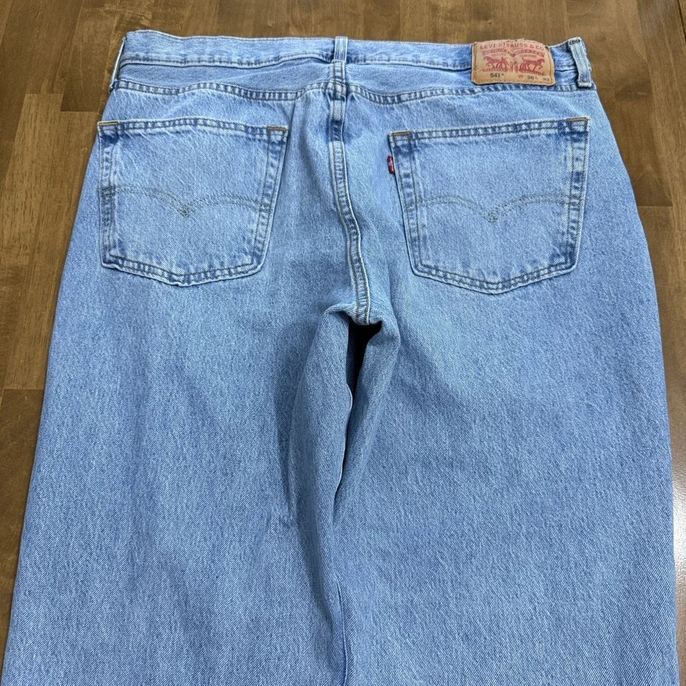 Levi's 541 jeans men's 36x32 light wash blue relaxed western cowboy Levi Strauss